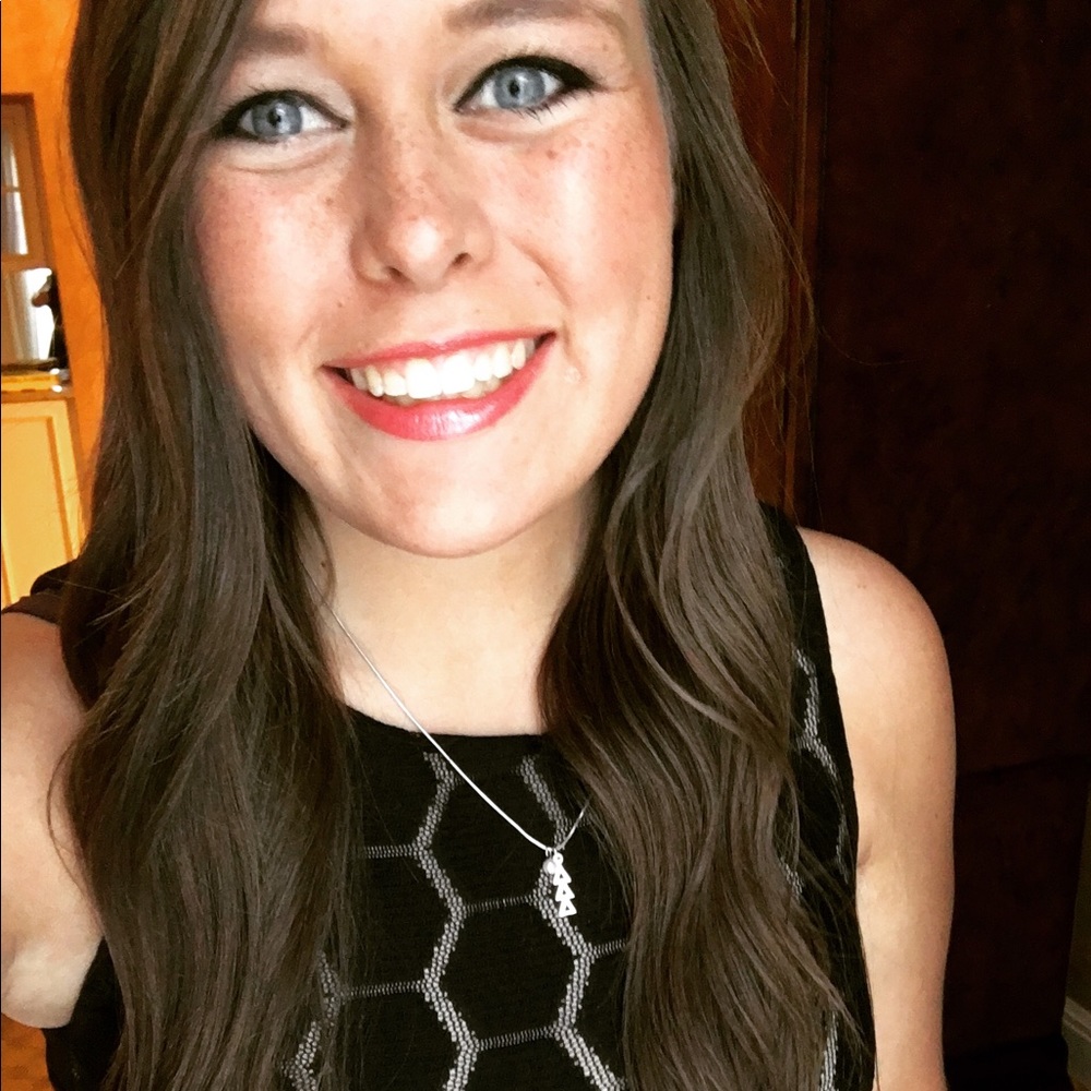 Meet your Posher, Courtney